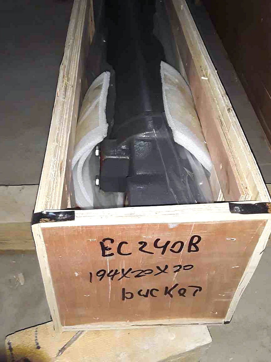 EC240B_Bucket Гидроцилиндр ковша S624331 EC240B без трубок Shimitsu — изображение 1