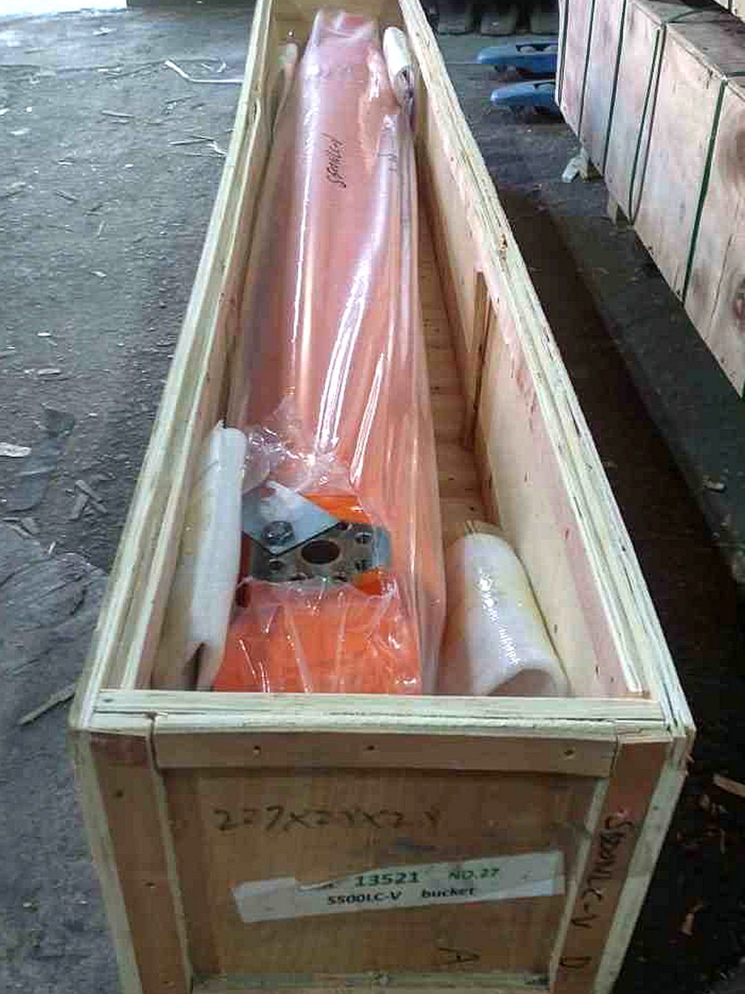 S500LC-V_Bucket Гидроцилиндр ковша S550161 S500LC-V без трубок Shimitsu — изображение 1
